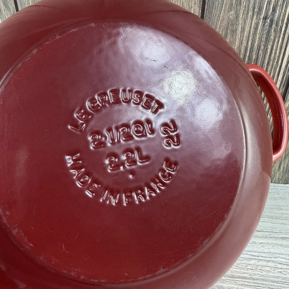 Le Creuset Signature Round Stew Pot 2.5 Qt Cerise Red Cast Iron 22cm Gold Knob